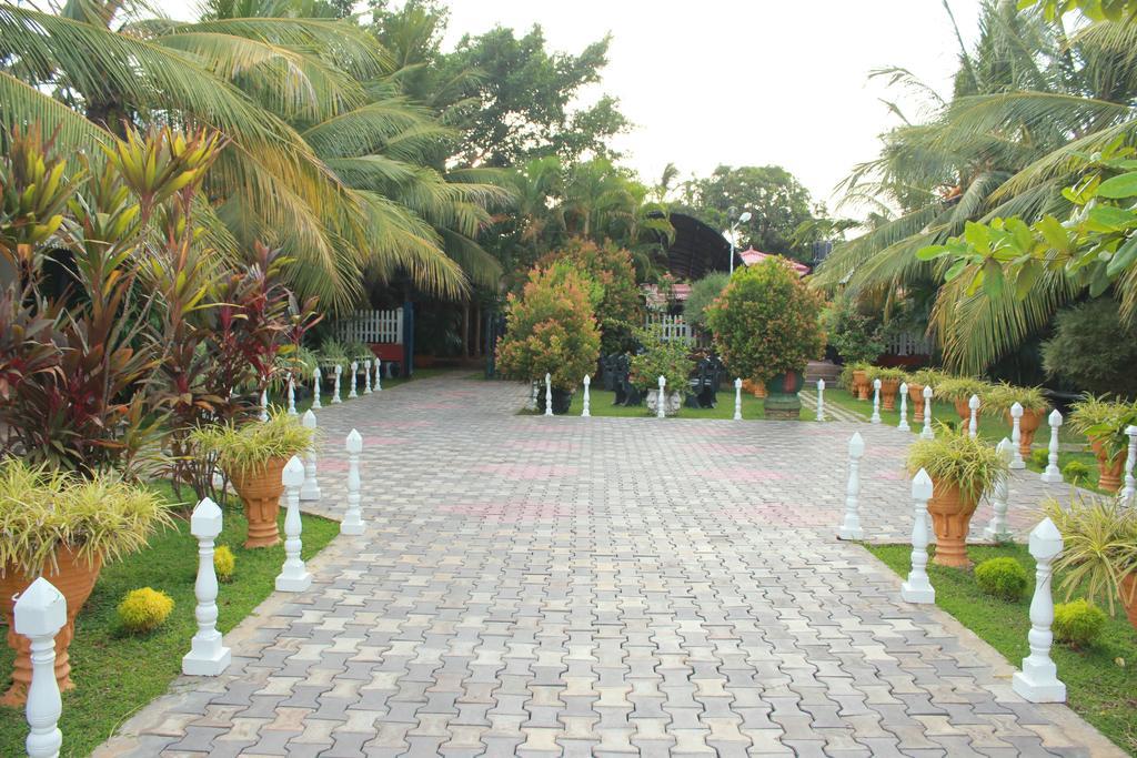 Jkab Park Hotel Trincomalee Exteriér fotografie