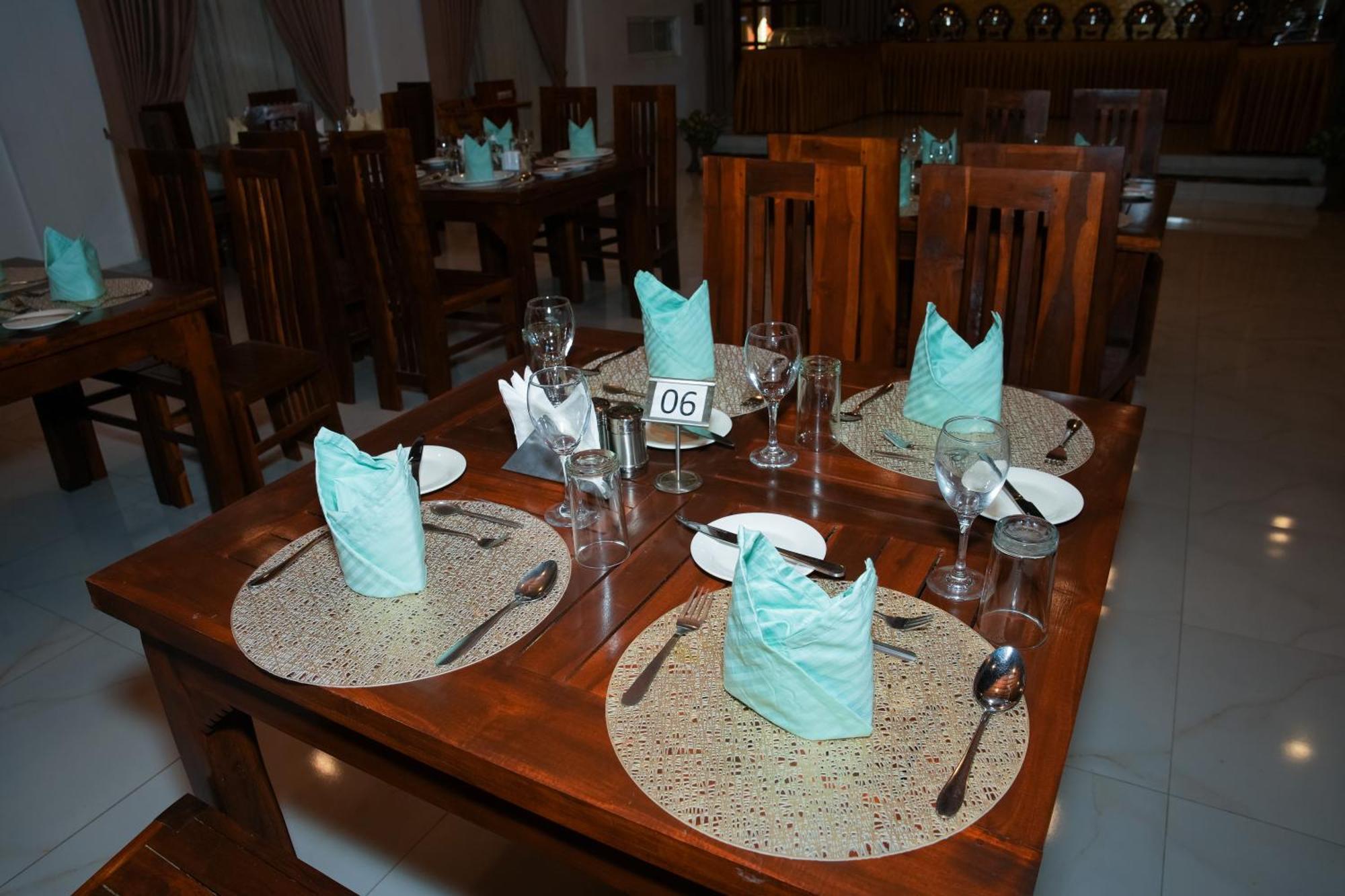 Jkab Park Hotel Trincomalee Exteriér fotografie