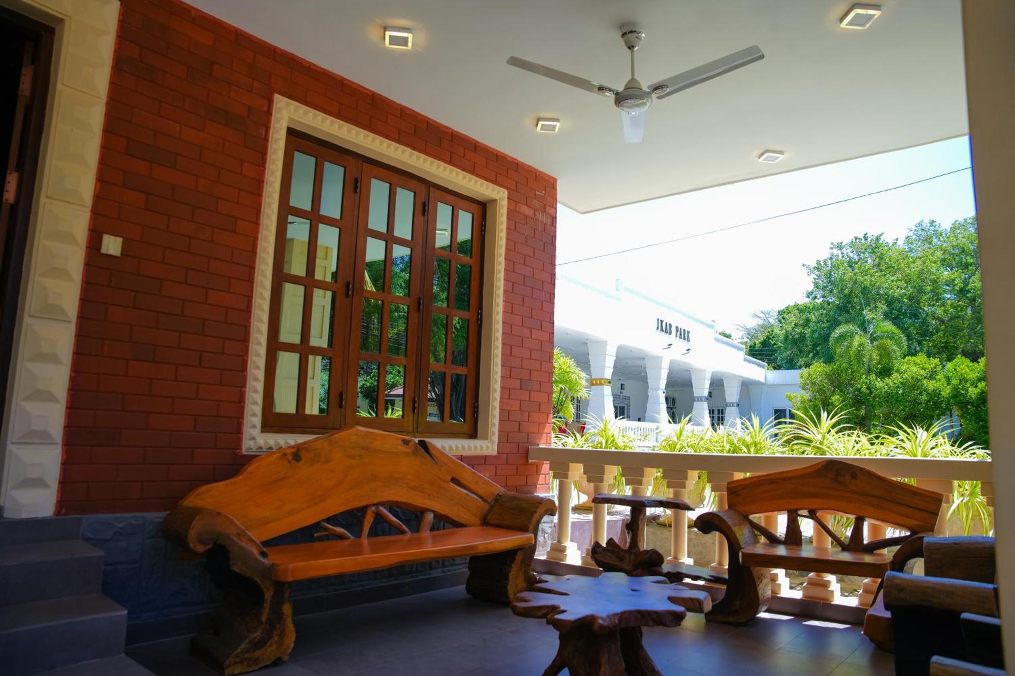 Jkab Park Hotel Trincomalee Exteriér fotografie