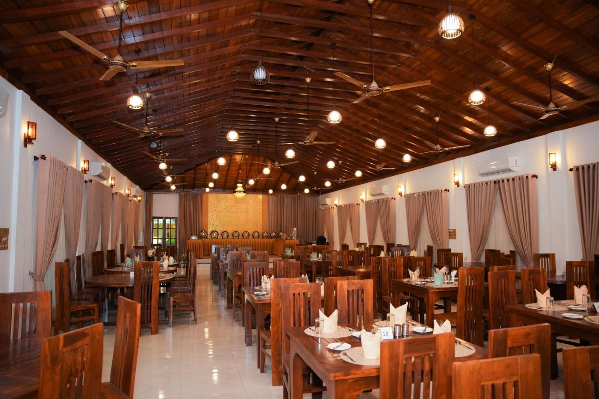 Jkab Park Hotel Trincomalee Exteriér fotografie