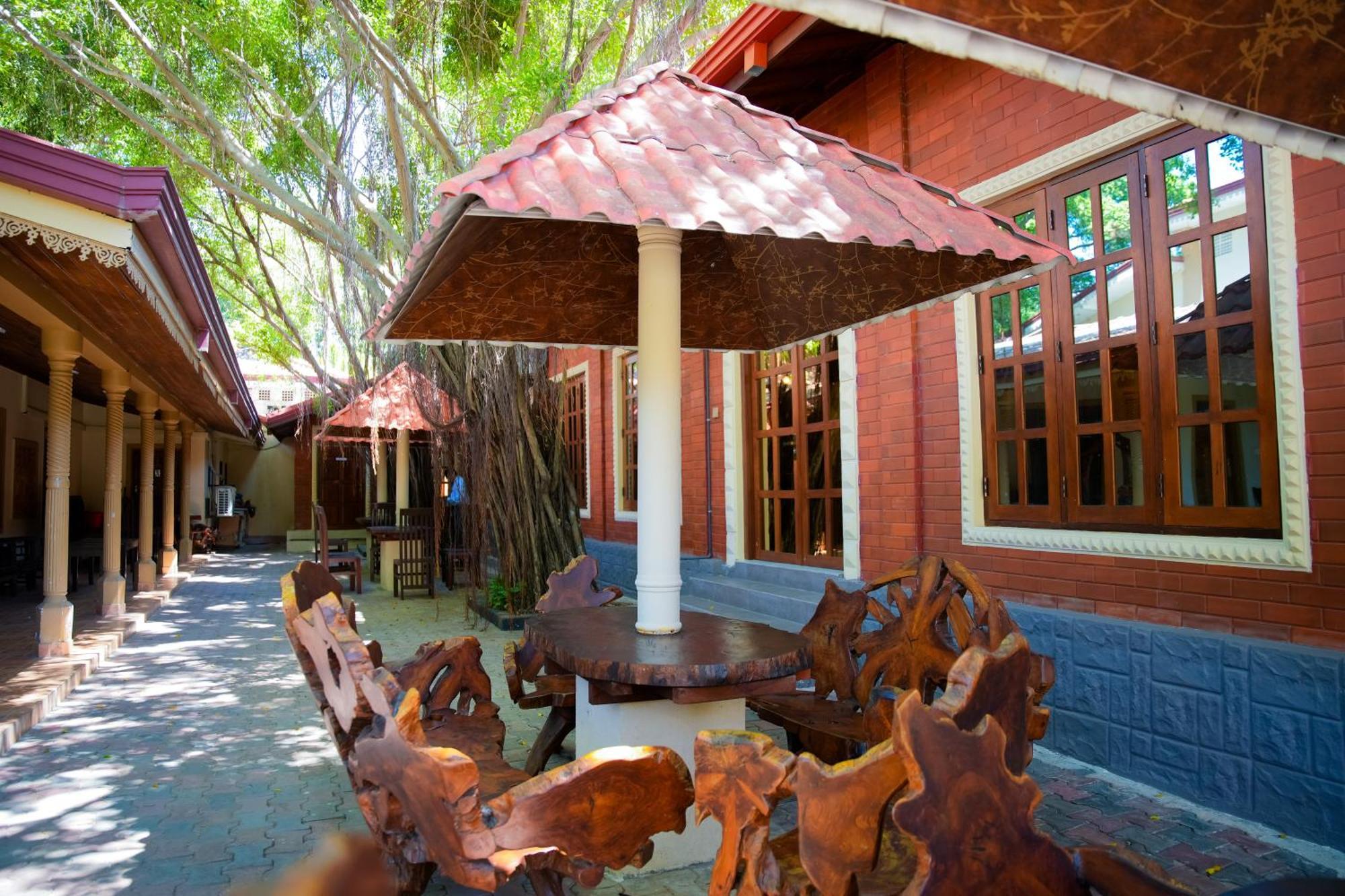 Jkab Park Hotel Trincomalee Exteriér fotografie
