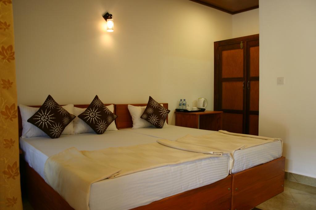 Jkab Park Hotel Trincomalee Exteriér fotografie