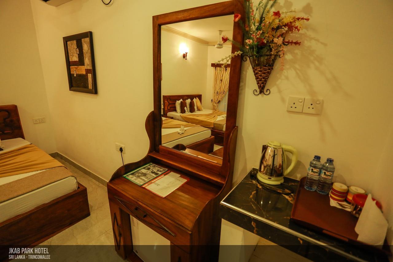 Jkab Park Hotel Trincomalee Exteriér fotografie