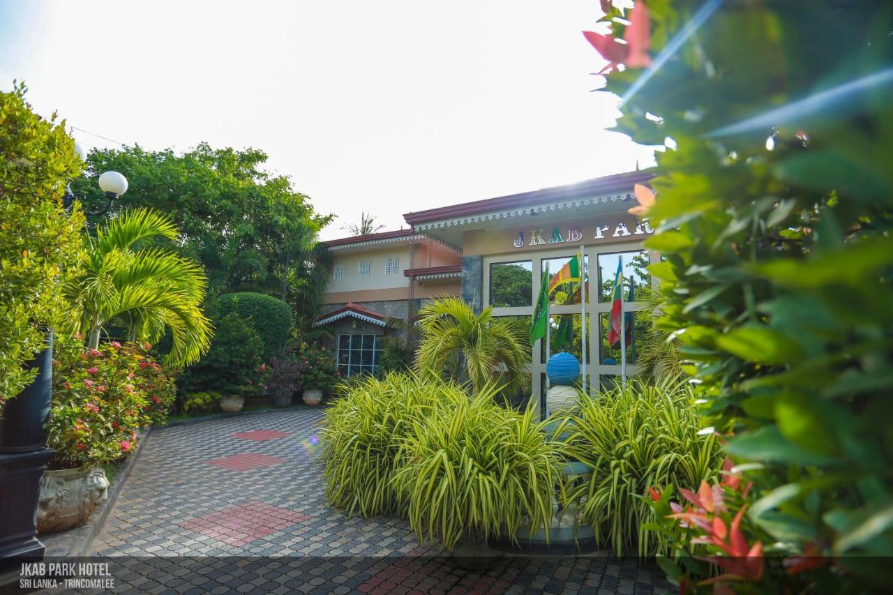 Jkab Park Hotel Trincomalee Exteriér fotografie